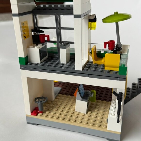 Lego 4644 Marina City Town Harbor Beach Surf Boat Cafe Complete except sticker - Picture 11 of 14